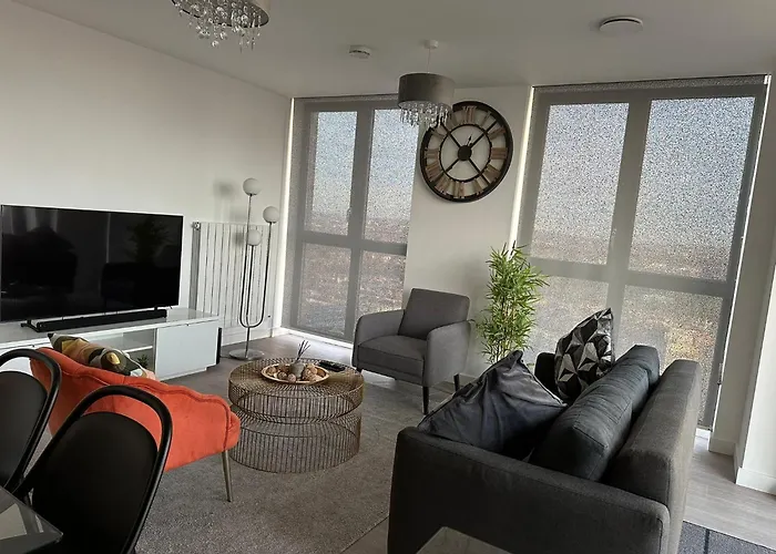 Immaculate 2-Bed Apartment In East London