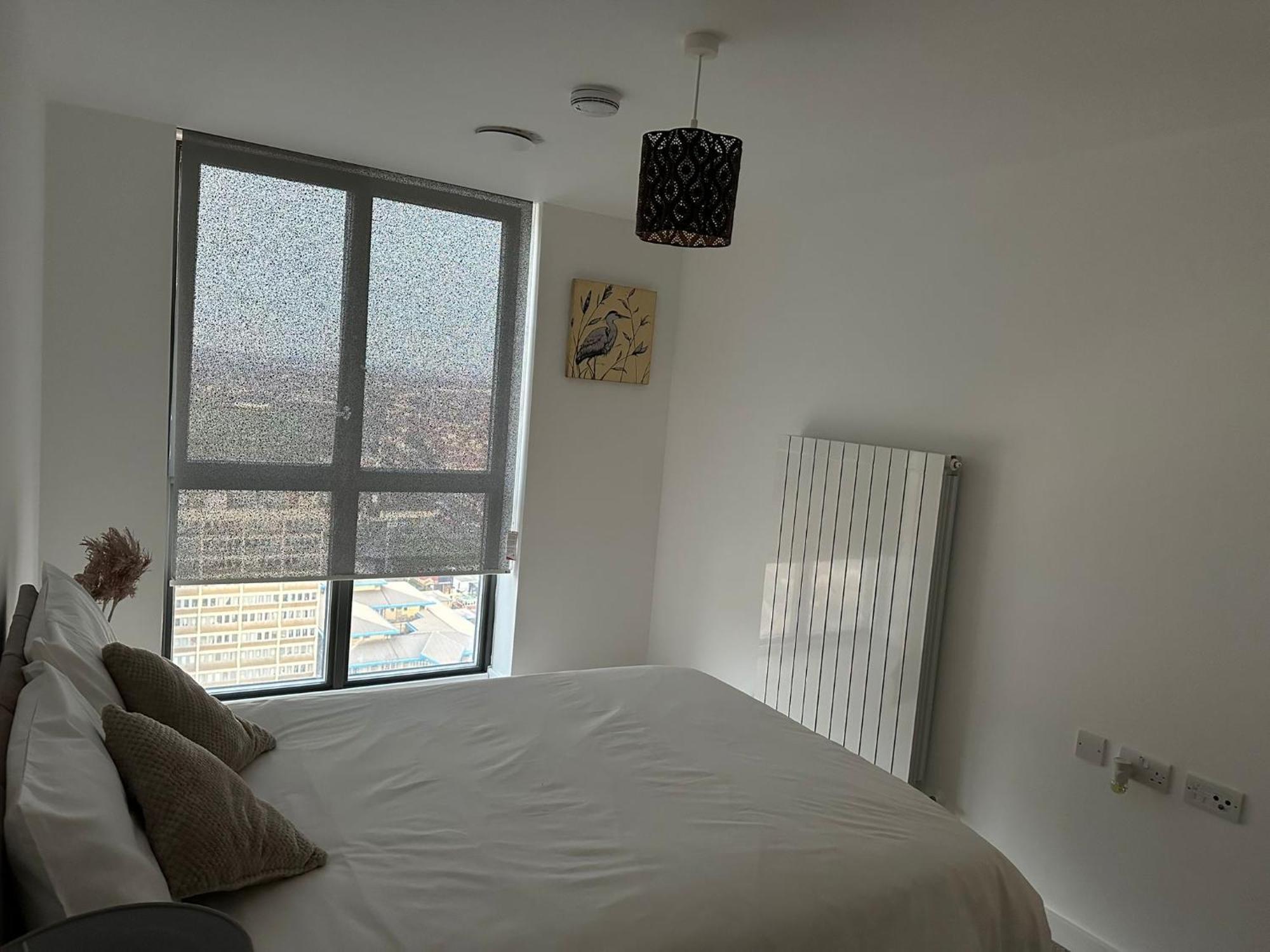Immaculate 2-bed In East Apartment